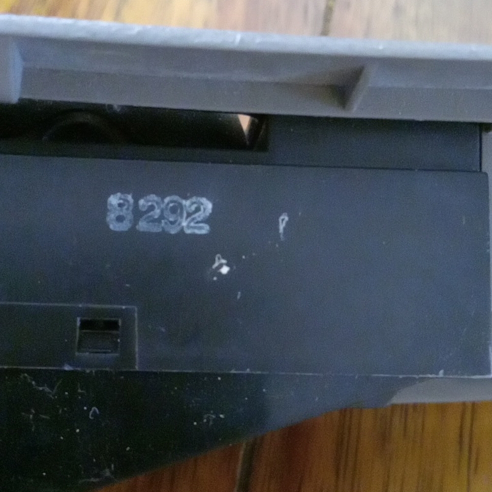 Car window/door switch - Picture 3 of 5